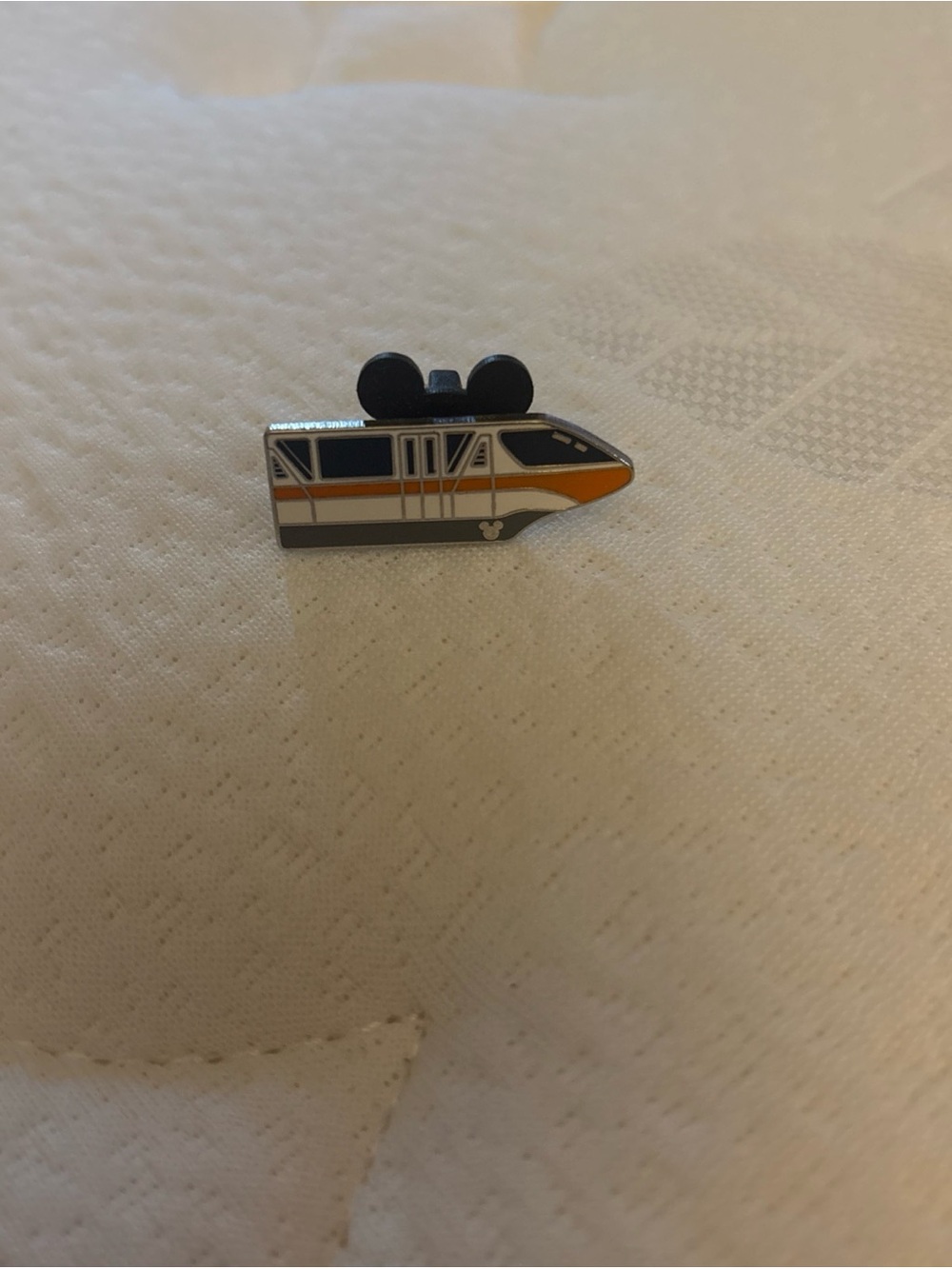 Disney WDW Hidden Mickey 2007 Series 2 - Monorail Cockpit Orange  Pin #006
